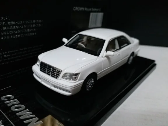 

Wits 1/43 Toyota Crown Royal Saloon G white car model