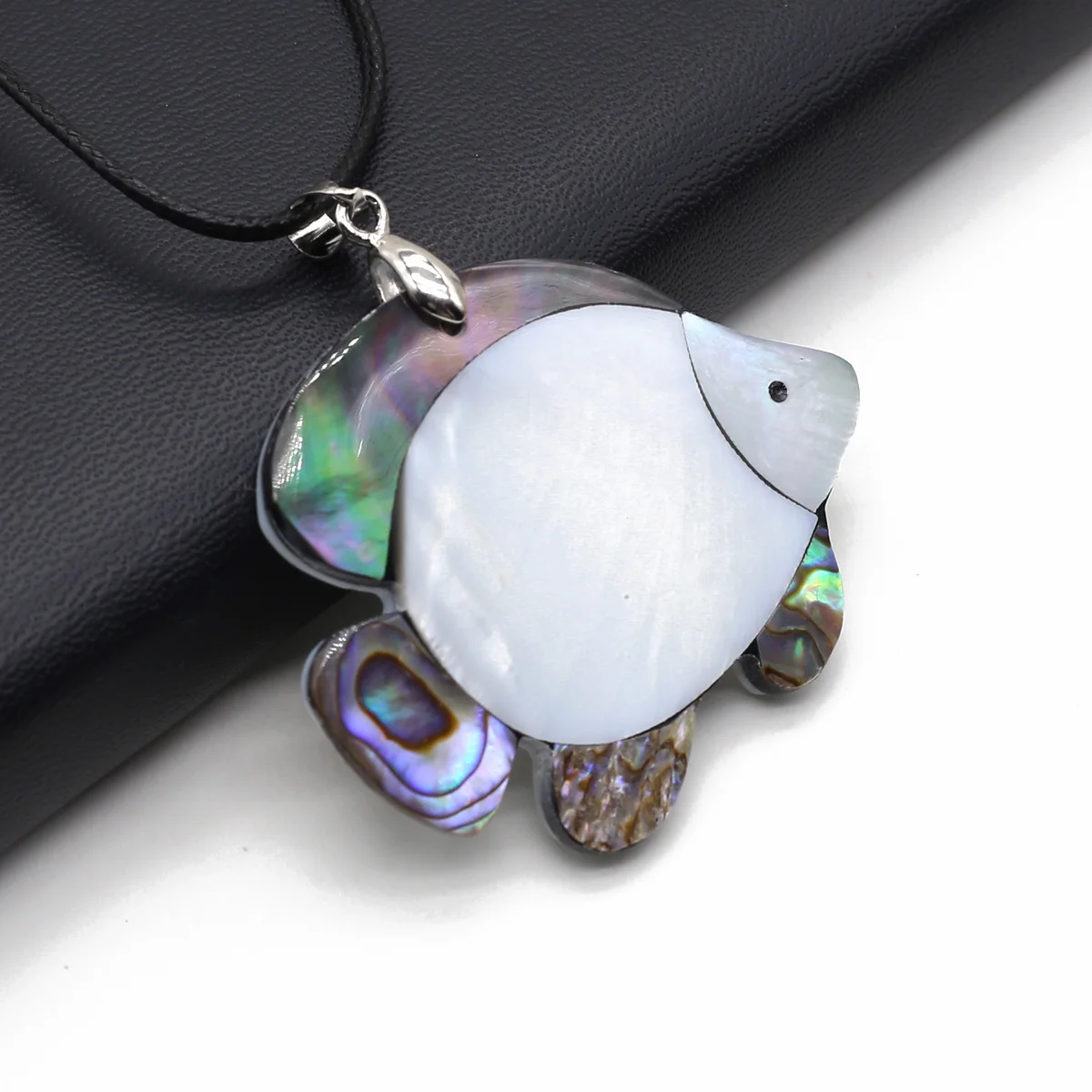 

Fine Natural Mother of pearl Necklace Reiki Heal Fish Shape Rope Chains High Quality for Women Necklace Jewelry Gifts