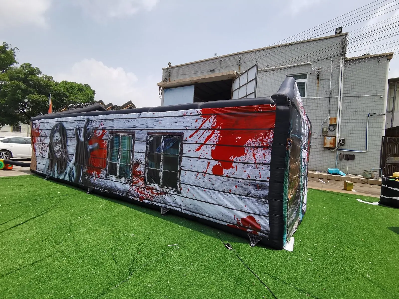 Рисунок 5 - Надувной лабиринт для Хэллоуина