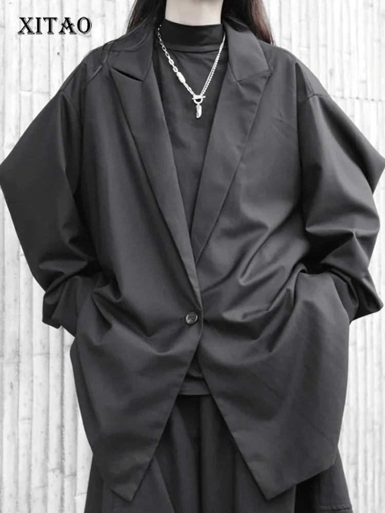 

XITAO однотонное свободное приталенное пальто с отложным воротником в стиле пэчворк; Новое поступление 2023 года; Сезон осень; Повседневная индивидуальная одежда; DMJ3004