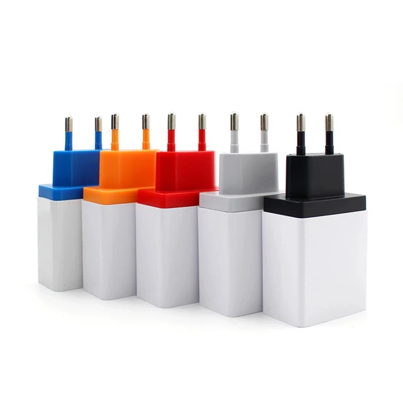 Зарядное устройство с 4 USB-портами поддерживающее напряжение 220 В и ток до 3 А