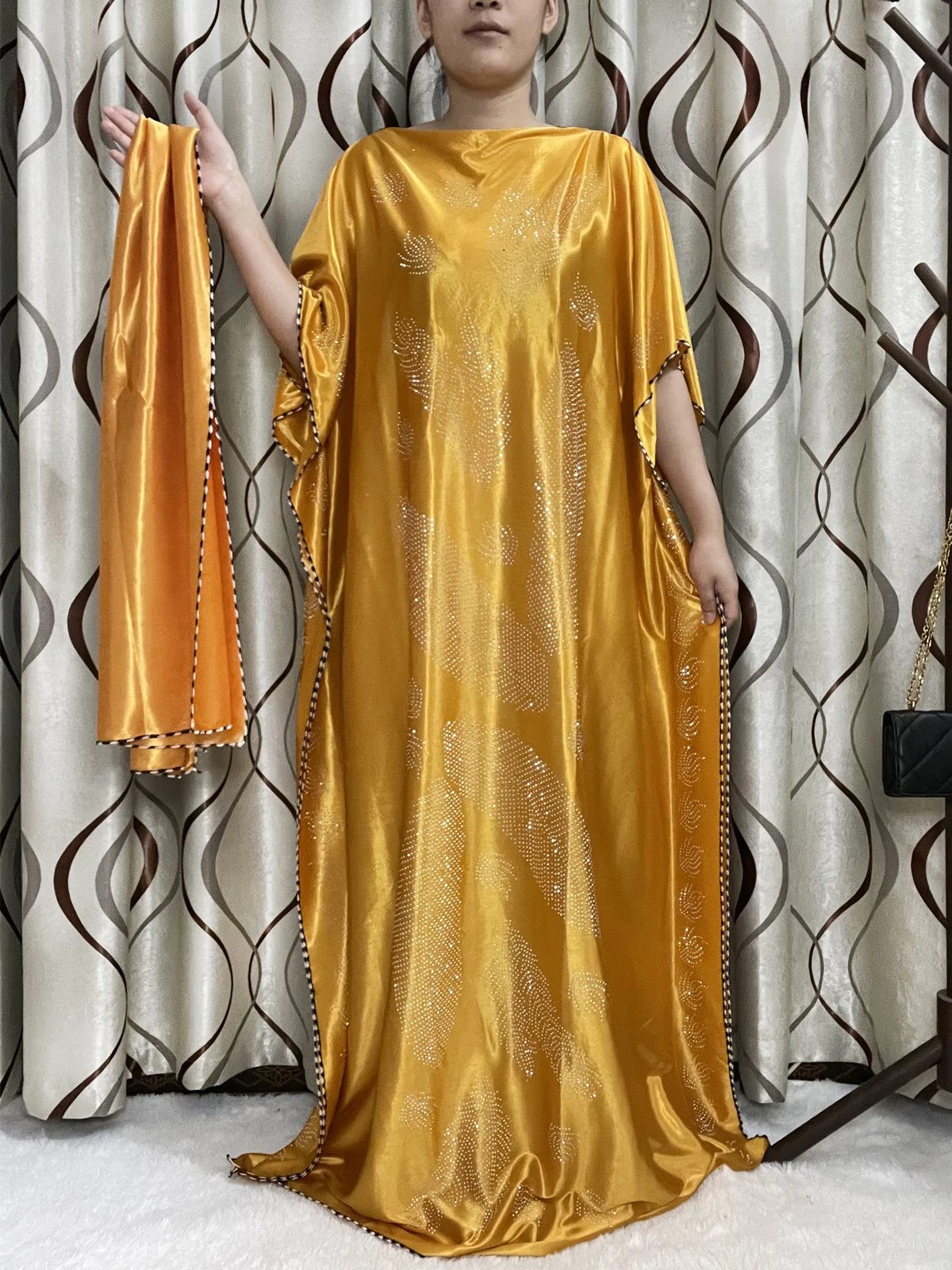 Абая для женщин Дубай 2022 мусульманский комплект из чистого шелка шнековый халат