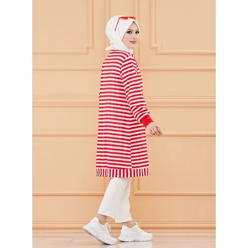 Красная туника в полоску