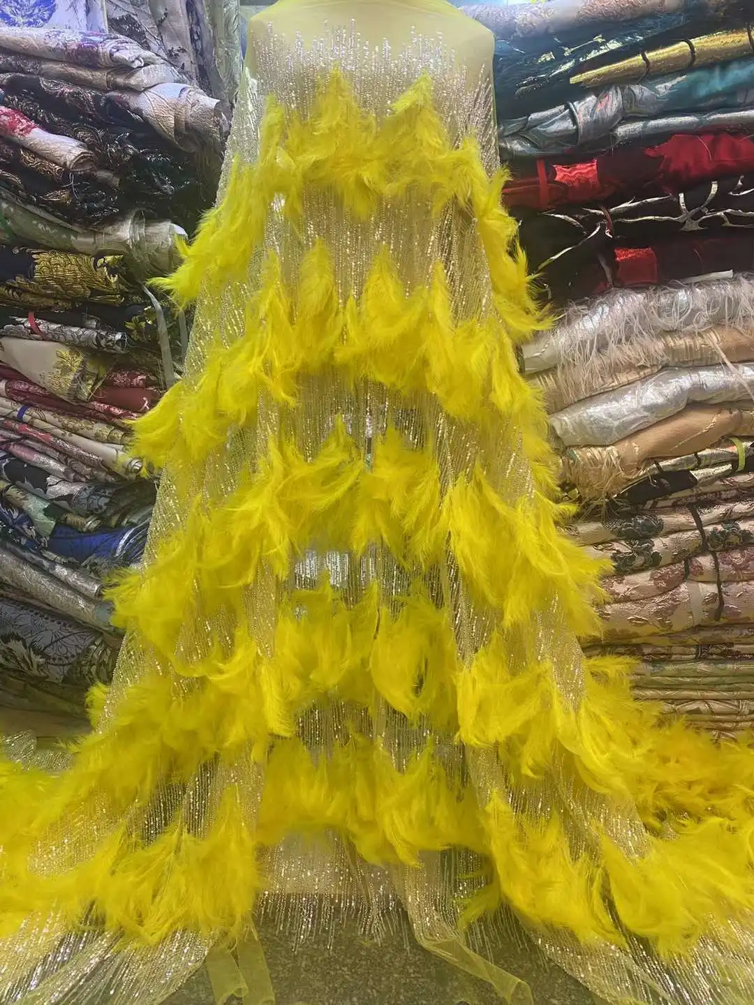 

Yellow African 3D Feather Lace Fabric 2023 High Quality Embroidery French Sequins Lace Fabric For Nigerian Wedding Party Dresses