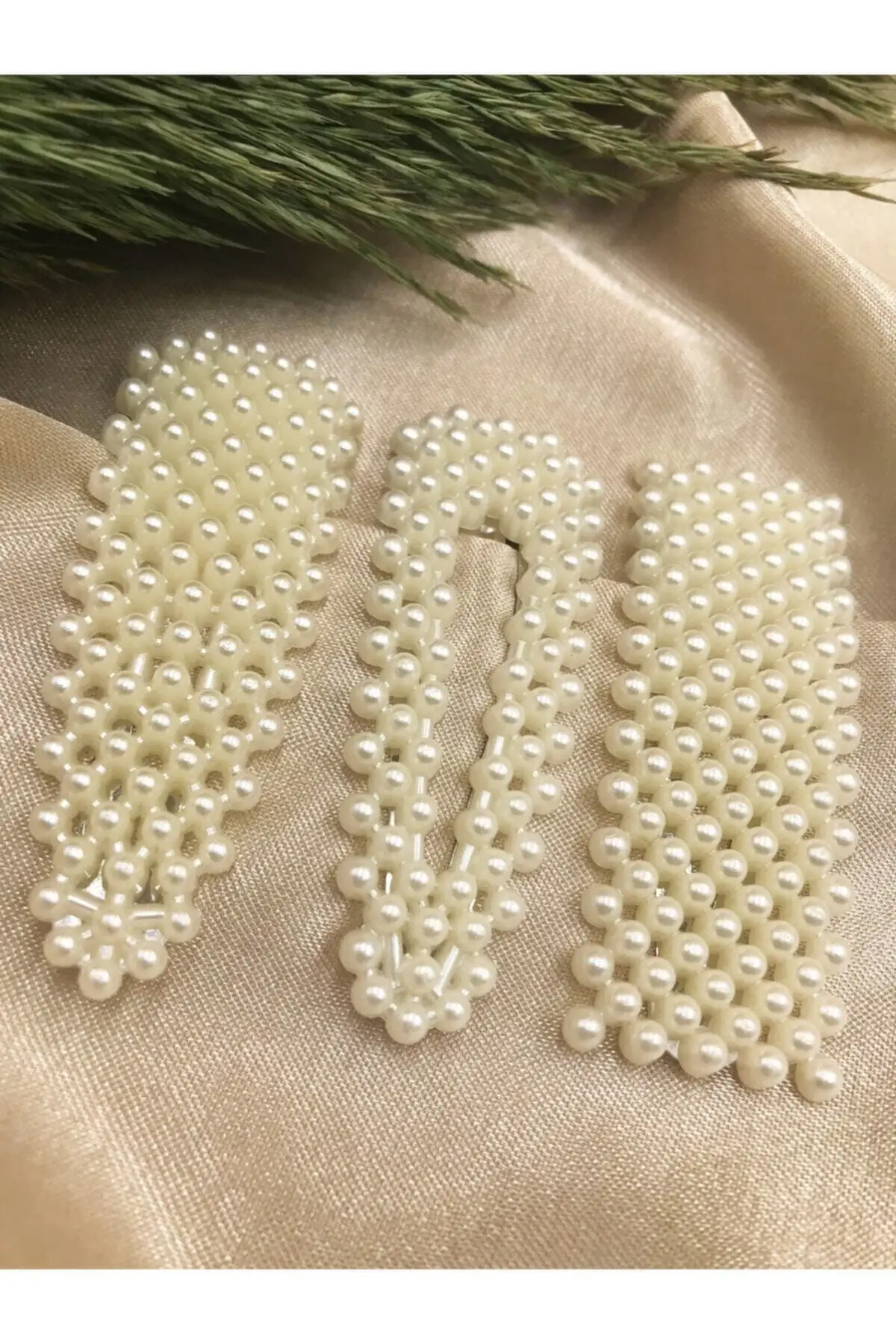 

Women's Buckle Triple Studs Pearl Buckle
