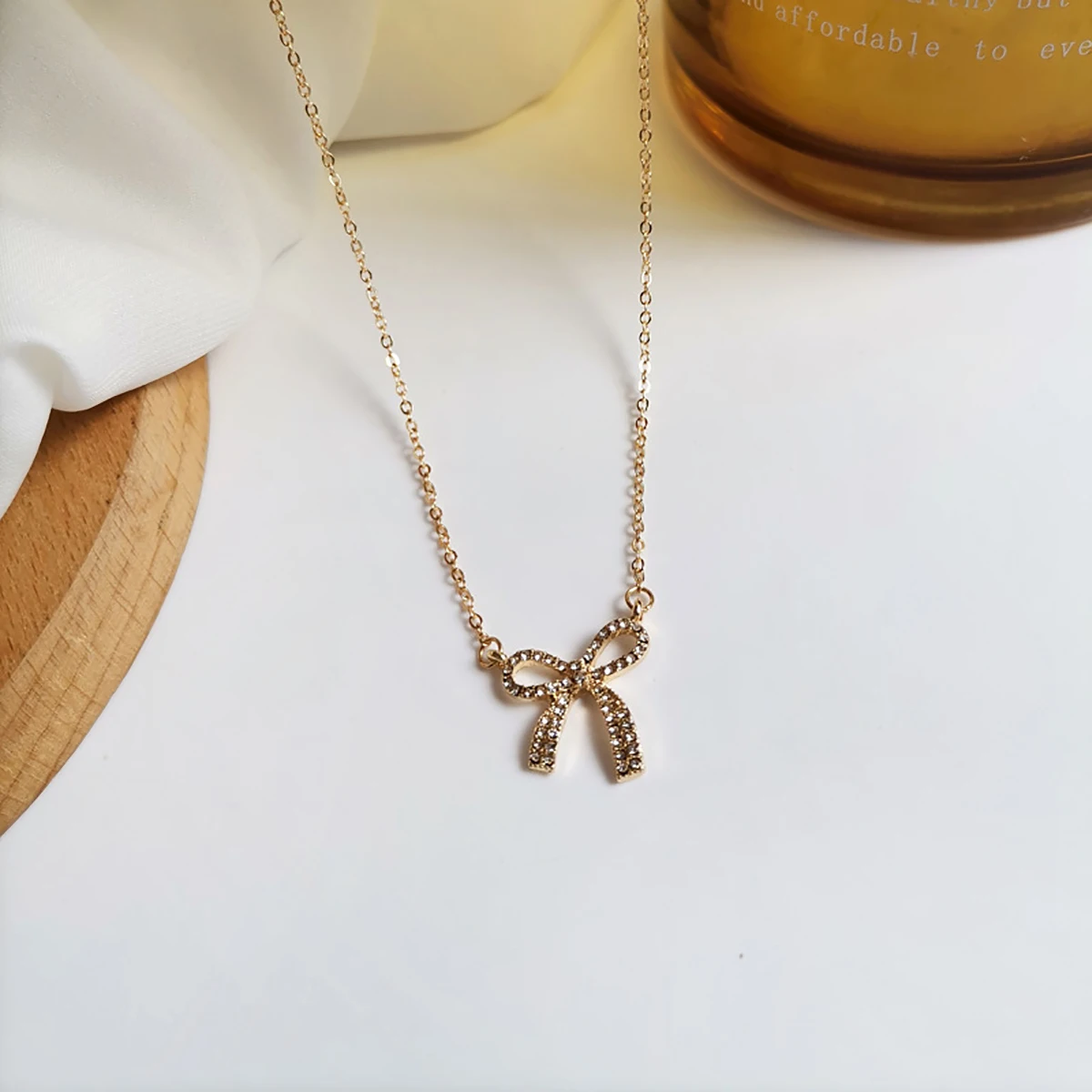 

Elegant French Bow Necklace Women's Sweet Diamond Necklace Simple Temperament Clavicle Chain Gift Wholesale