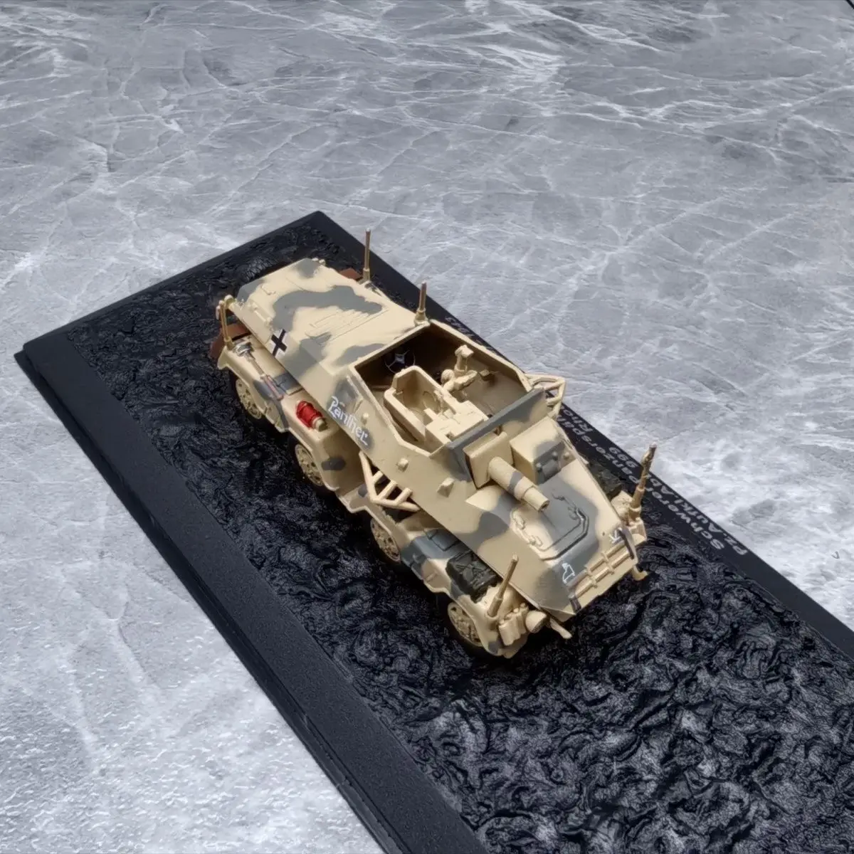 Фото Масштабная модель немецкого восьмиколесного автомобиля Sd.Kfz.233 1943 года (1/72) из сплава (основной корпус) и пластика, сувенир. №5