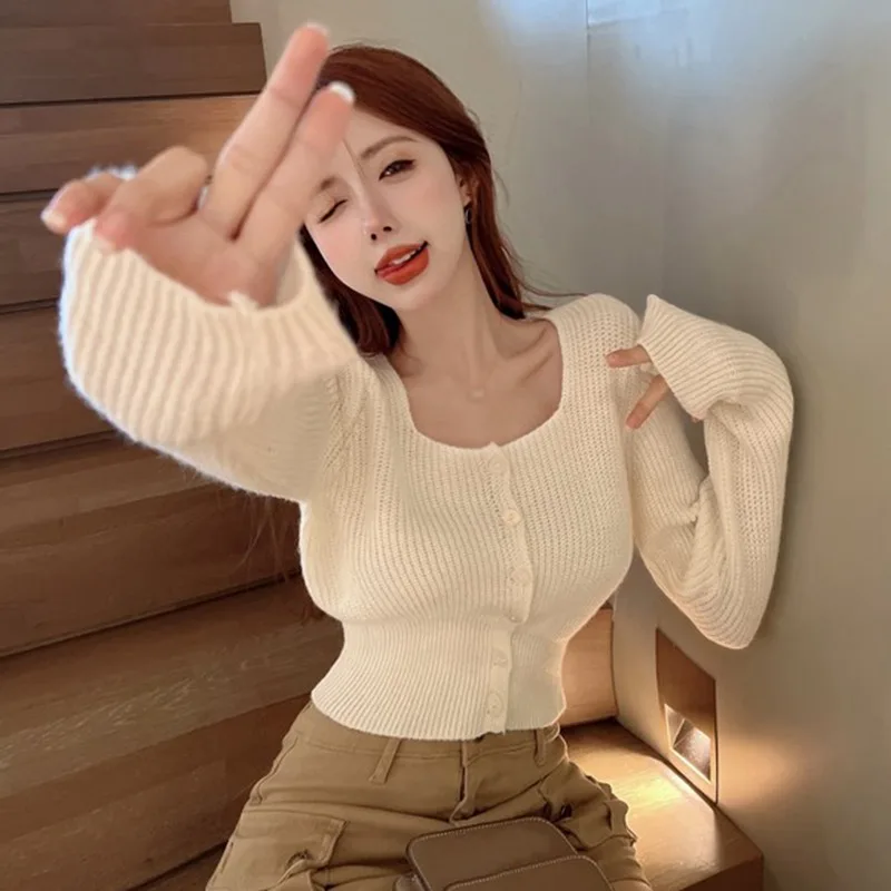 Женский однобортный короткий топ с длинным рукавом и квадратным вырезом вязаная