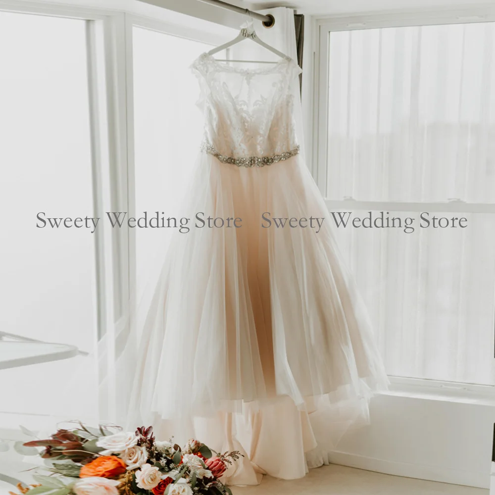 

Vintage Lace Wedding Dess Plus Size Sleeveless O Neck Appliques Beading Belt Illusion Back Sweep Train Big Women Bridal Dresses