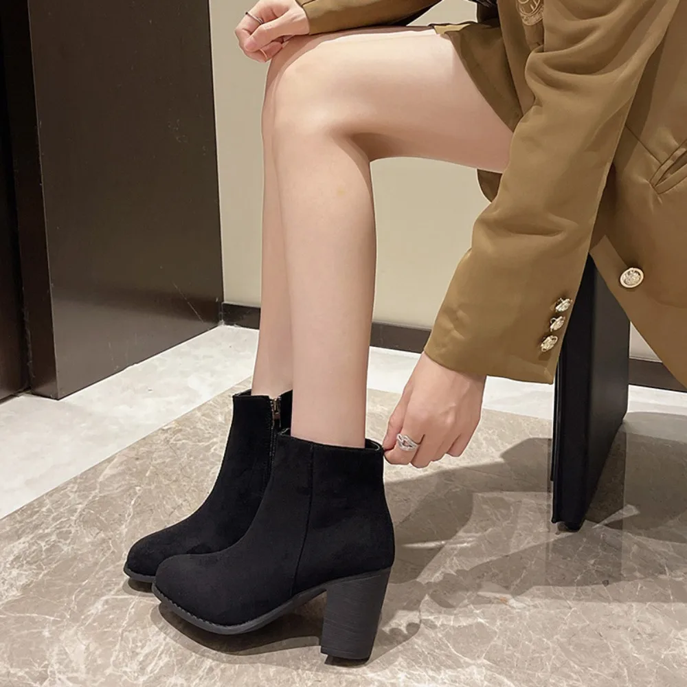 Женские короткие сапоги на высоком каблуке модная обувь с острым носком