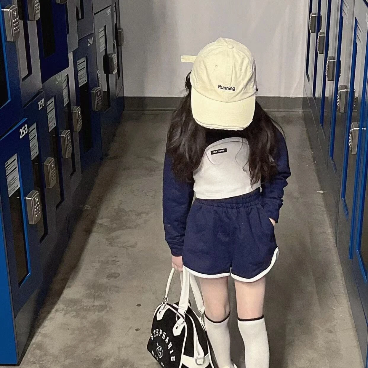 

Костюм для девочек в Корейском стиле 5167C, весна-лето 2023, Модный комплект из трех предметов для девочек, крутая блузка с длинным рукавом + жилет + шорты, костюм из 3 предметов