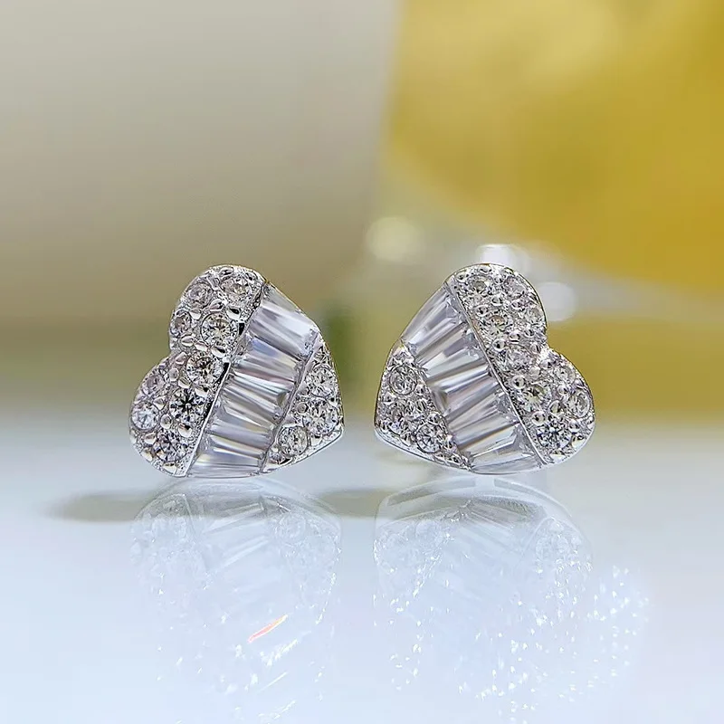 

Женские серьги-гвоздики из серебра 925 пробы, со стразами