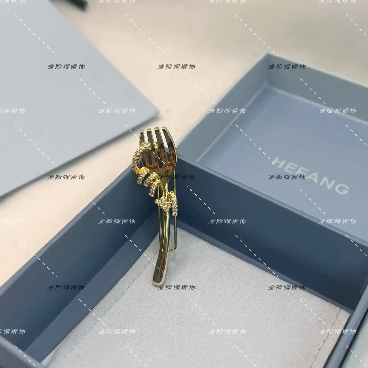 [New in Stock] Where Hefang Jewelry Fork Pasta Brooch Light Luxury Elegant Fun Birthday Gift