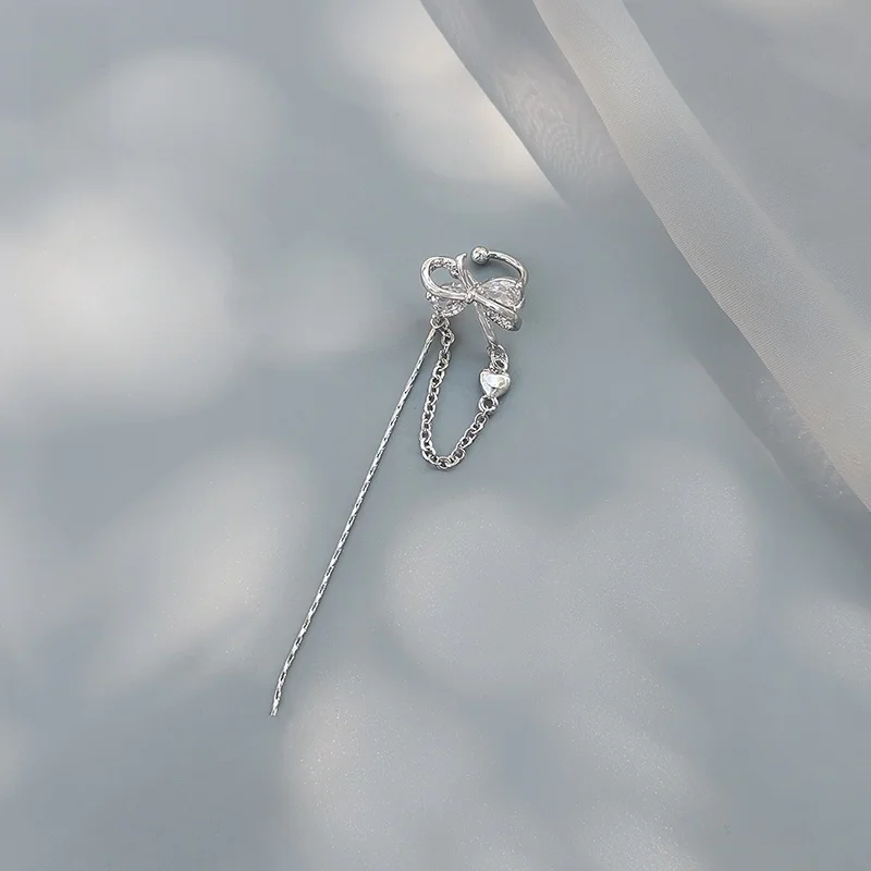 Серебряный циркониевый бант зажим для ушей женский летний с кисточкой милый