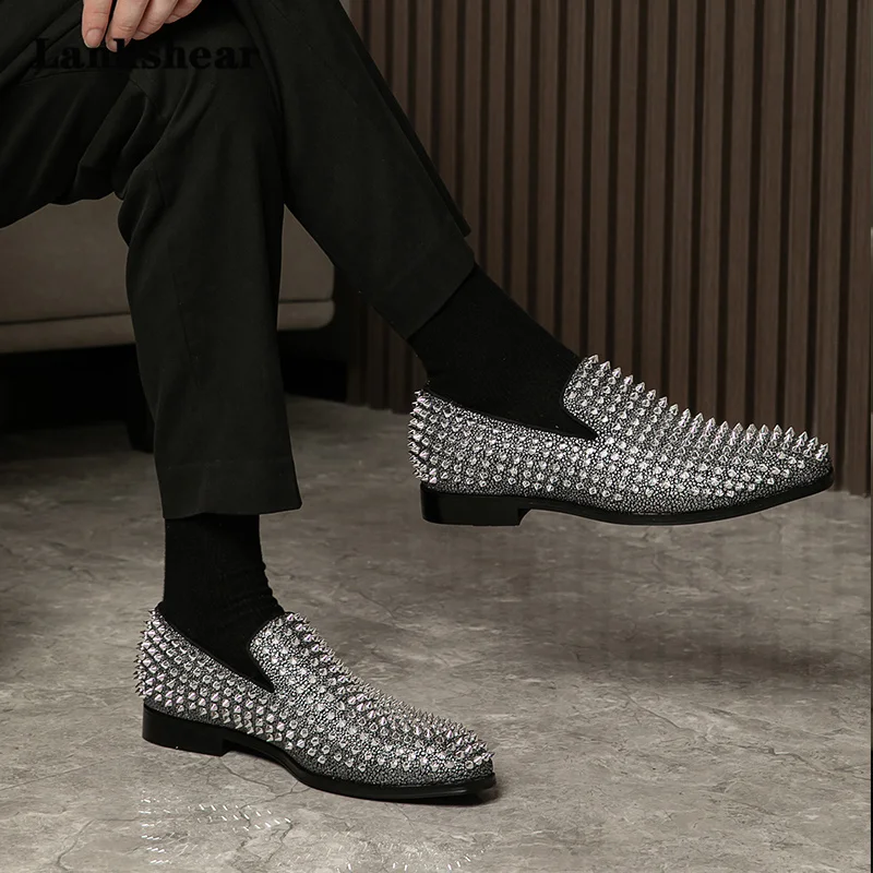 Мужские Блестящие блестящие серебряные лоферы с заклепками без шнуровки