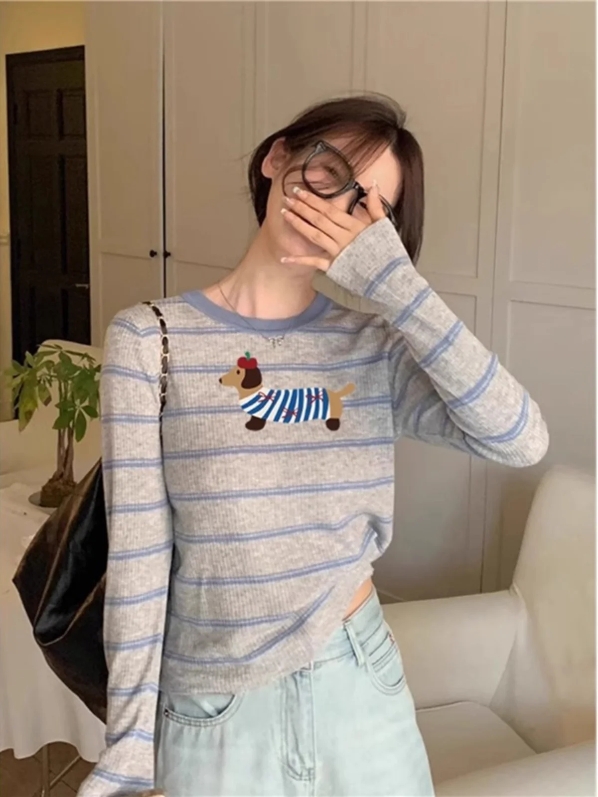 Корейская серия элегантная серая полосатая рубашка с принтом колбасы и щенка