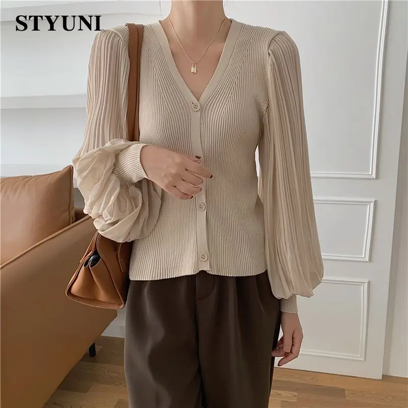

Lantern sleeve chiffon pleated knitted fashion woman blouses 2022 V-neck single-breasted women's blouse loose Korean shirt