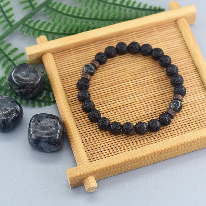 Браслет из бусин натурального черного лабрадорита с лунным камнем