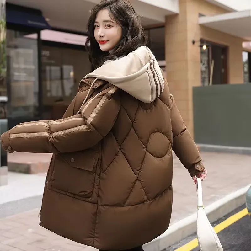 Утолщенная хлопковая куртка на пуху с цветными блоками женское хлопковое пальто