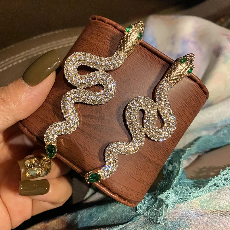 

European snake-shaped exaggerated fashionable personality spsarkling earrings cool S-shaped animals classic fine jewelry
