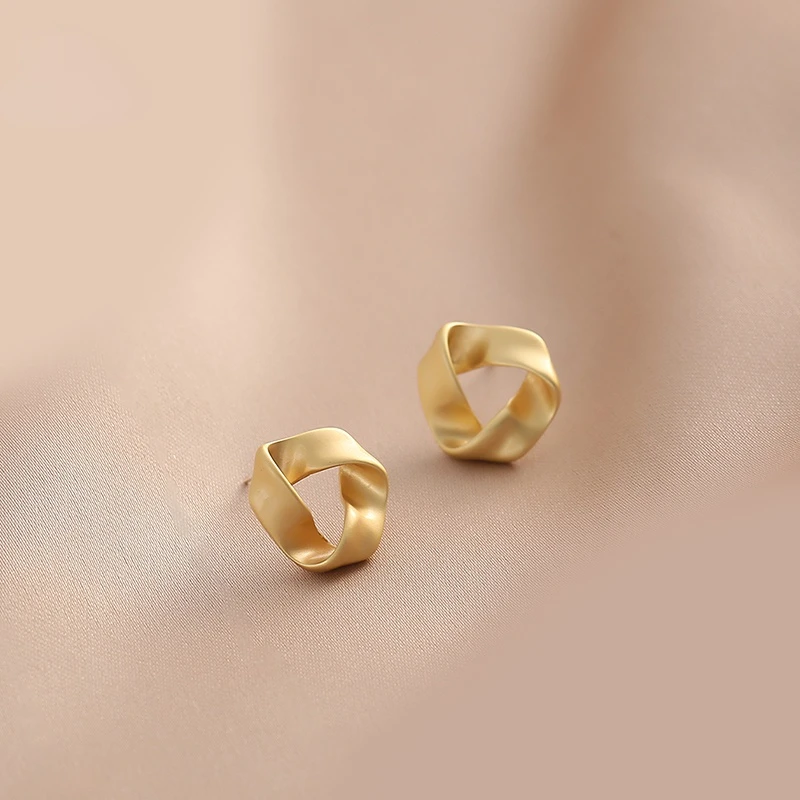 

Серьги неправильной формы для женщин, цвет золото, искусственная кожа, изысканный модный дизайн, ювелирные изделия для вечеринок, подарки