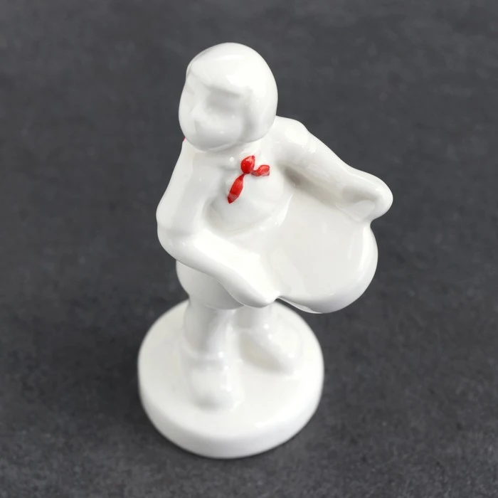 Статуэтка фарфоровая &quotПионерка&quot авторская роспись 7723308 |