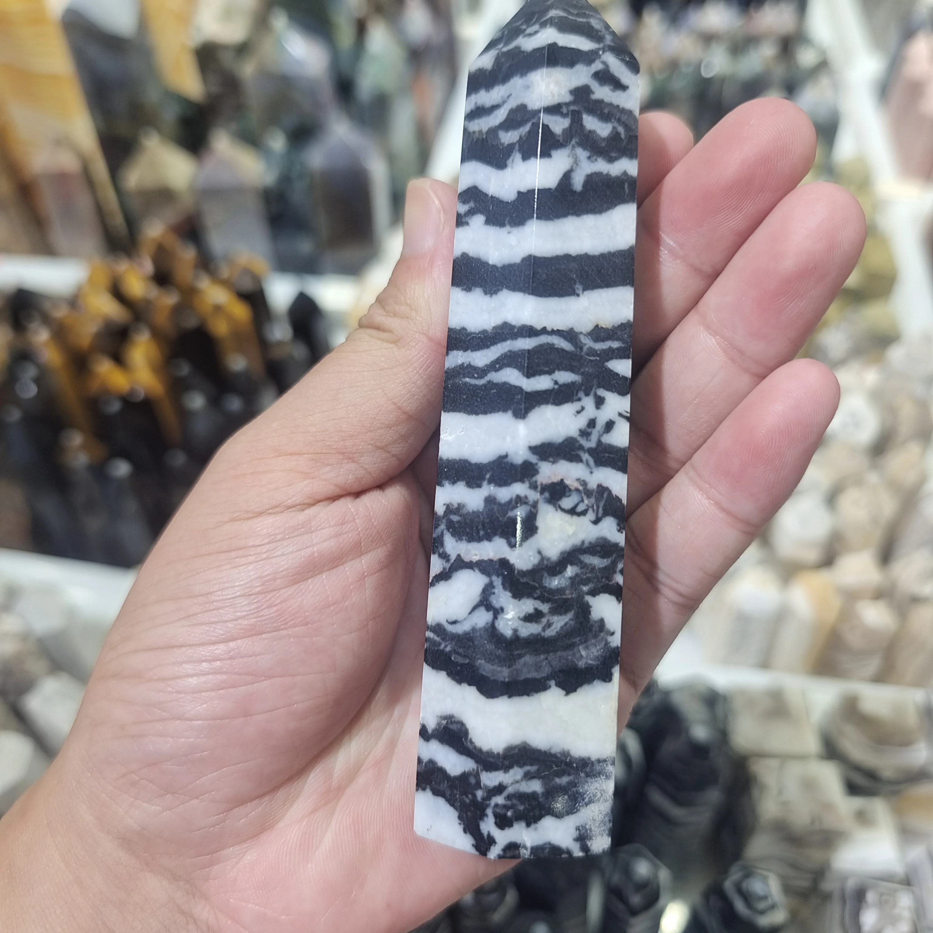 

1pc Natural Crystal Black And White Zebra Mineral Dot Energy Column Obelisk Hand-Polished Gem Specimen Chakra Home Decor