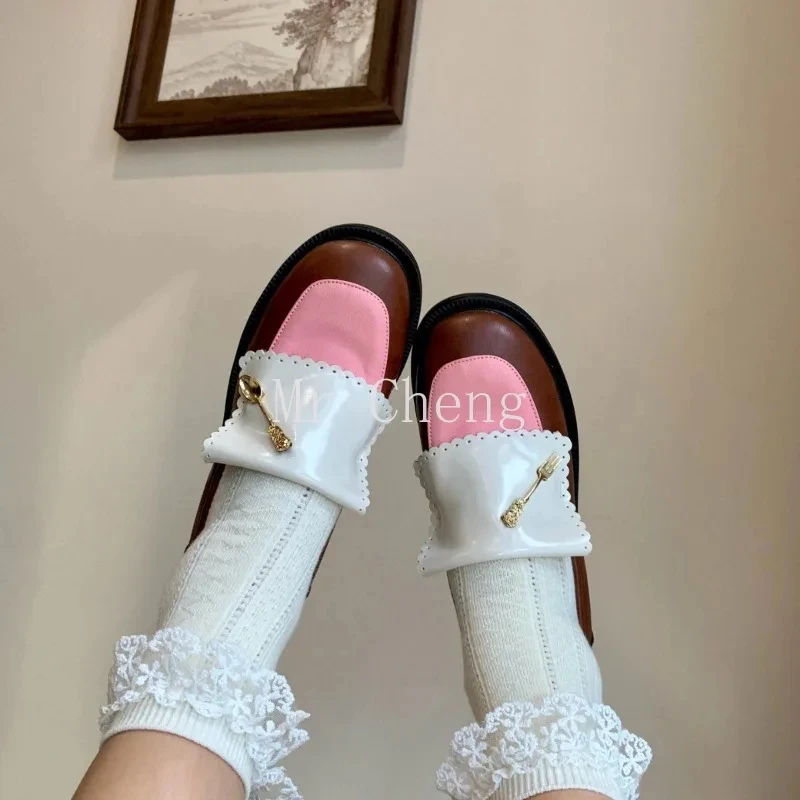 Розовые милые нежные маленькие кожаные туфли женские винтажные лоферы из