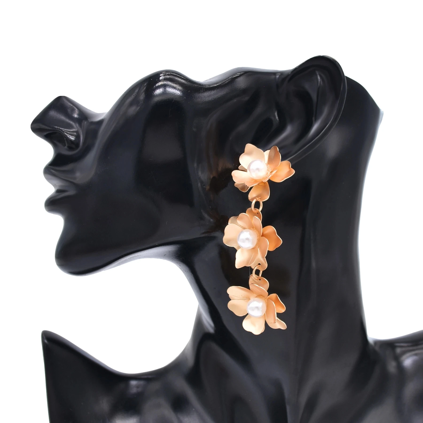 Комплект из колье и серёг с жемчугом