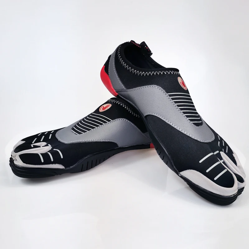 Men's Swimming Water Shoes Barefoot Outdoor Beach Sandals Drifting water shoes Plus Size Nonslip River Sea Diving Sneakers