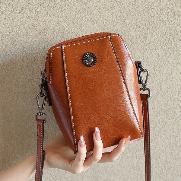 

Oil wax cow leather small bag 2022 new one shoulder messenger bag women's fashion temperament leather women's bag mobile phone