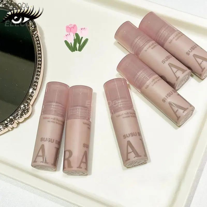 

Матовый блеск для губ с эффектом цветопередачи