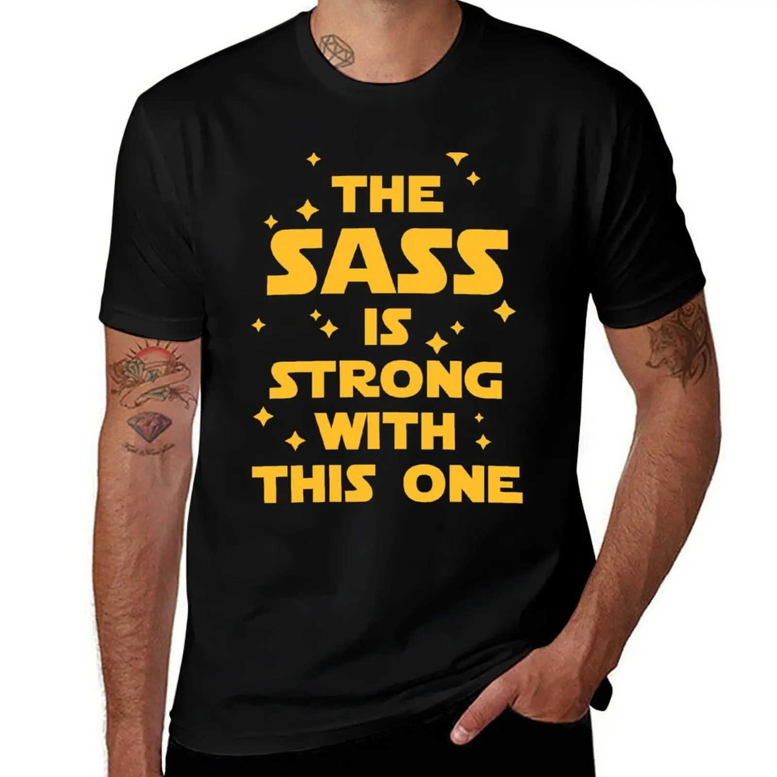 Фото Футболка с забавной надписью «The Sass Is Strong», повседневная футболка больших размеров