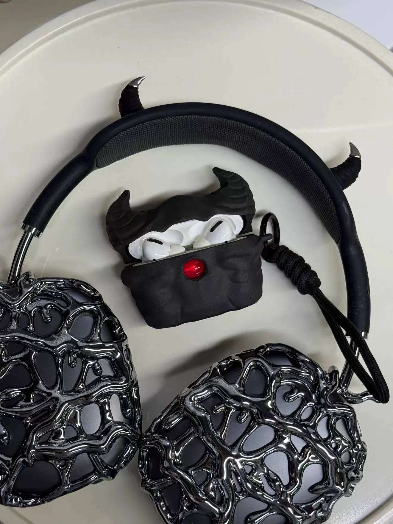 Фото Оригинальный чехол для наушников XKSU Demon Eye, подходит для AirPods. №4