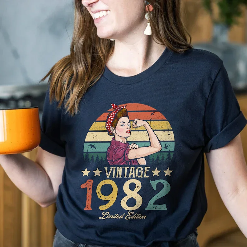 

Винтажная Футболка коллекции 1982 года, лимитированный выпуск, женская футболка на день рождения в стиле ретро Рози, сделанная в 1982 году, футб...