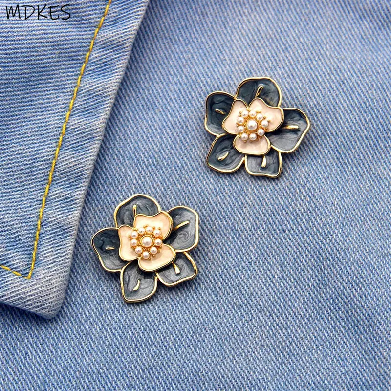 

Retro Delicate Camellia Brooch Dripping Oil Pin Flower Small Fragrance Enamel Anti-glare Waist Accessories