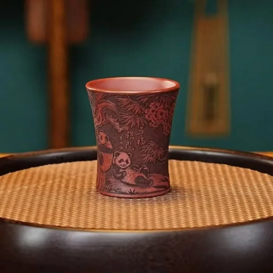 

Фиолетовая глиняная чашка с пандой