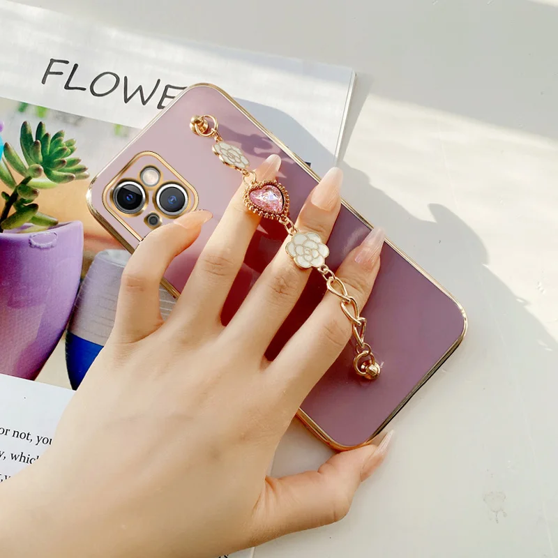 

Pink Love Heart Chain Bracelet Case for iPhone 14 11 12 13 Pro Max Plus Mini 6 6S 7 8 SE2 SE3 X XR XS Flower Heart For Girls