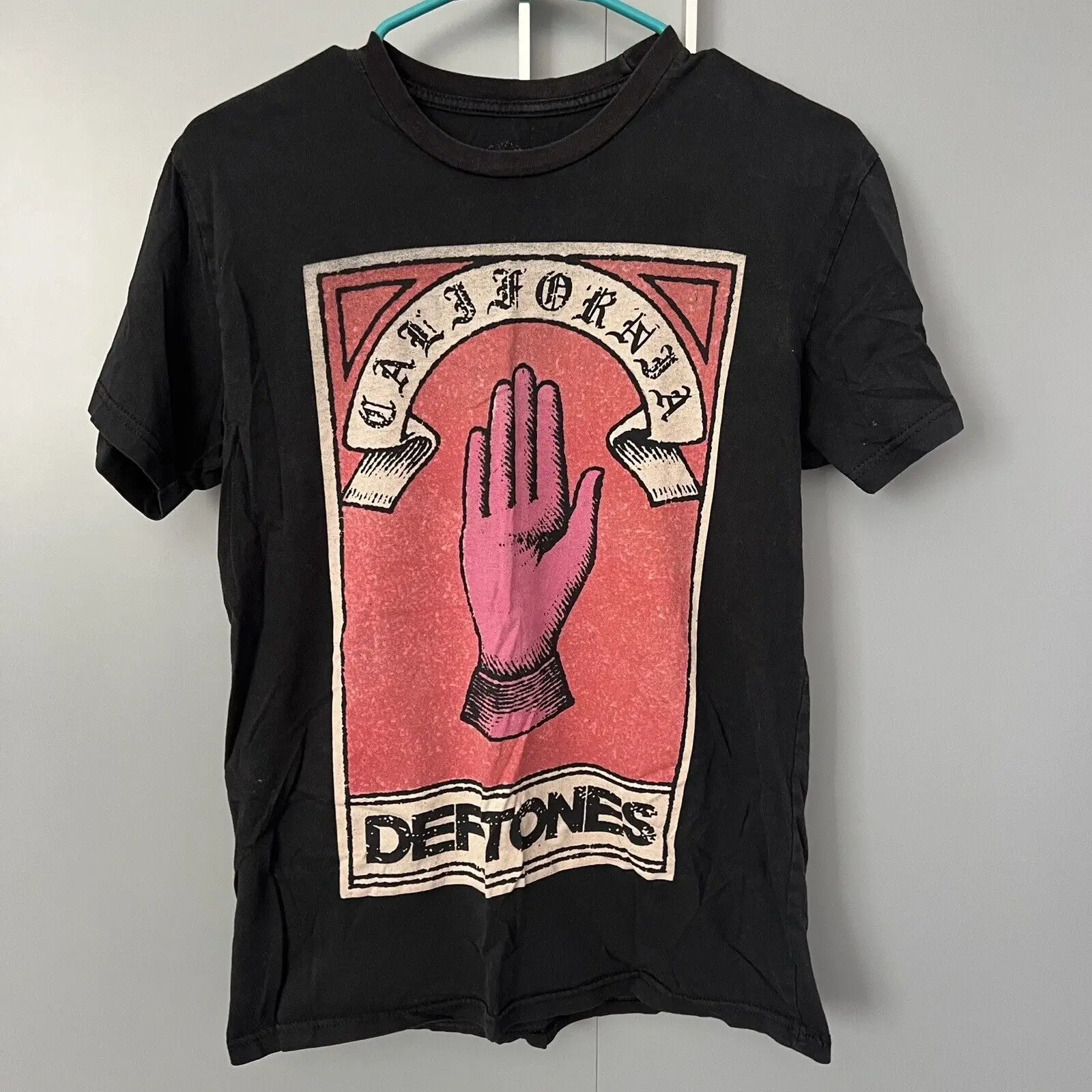 Футболка Deftones California Hand Nu из металла маленького размера