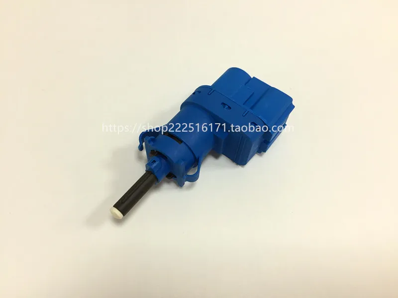 

for Ford 2009-13 fiesta brake pedal light switch blue 2pin BP4K66490A