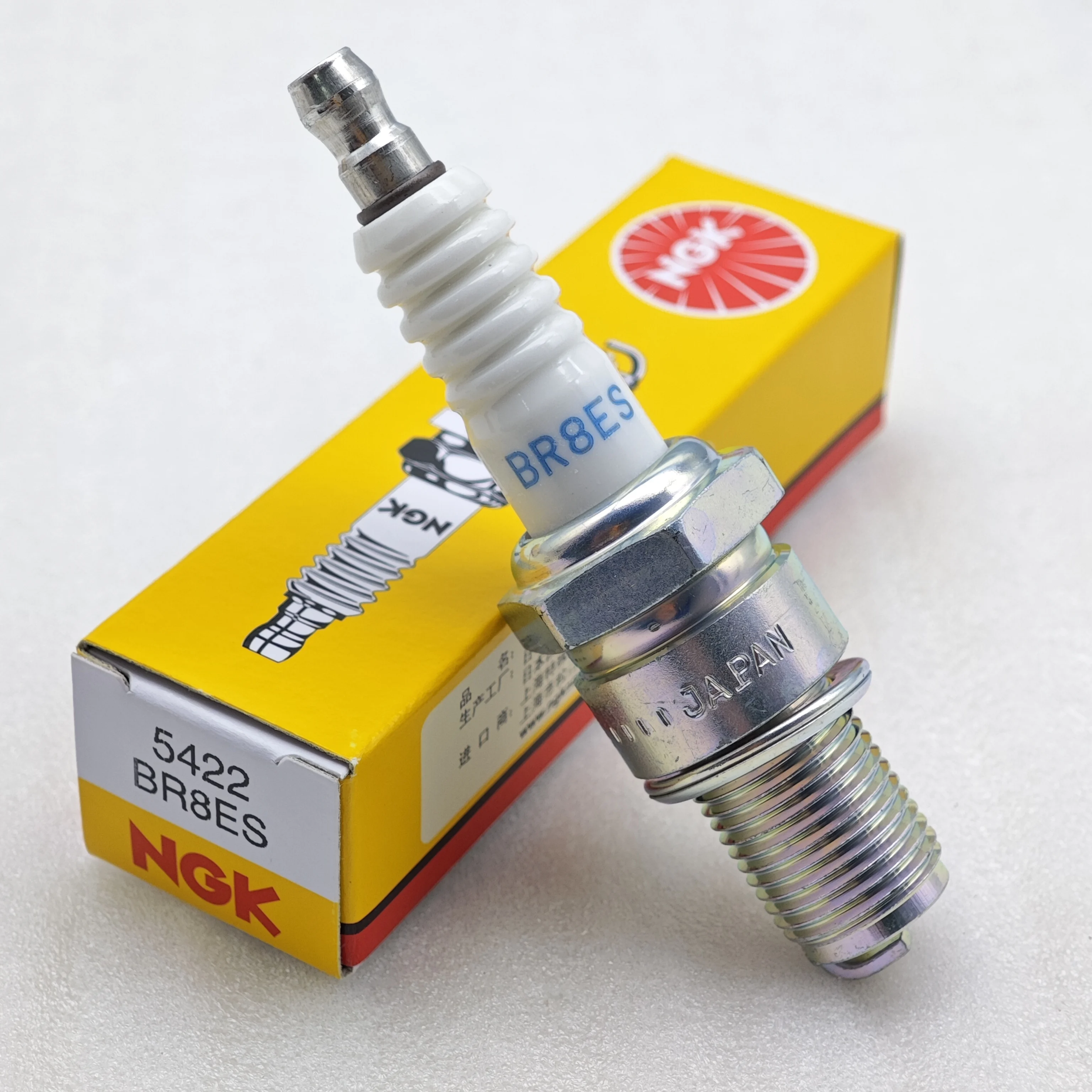 

1 шт. BR8ES 5422 Свеча зажигания NGK