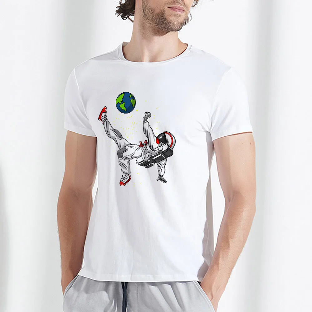 

Summer Male O-neck Short Sleeve Printed T Shirt Astronaut Play Ball Korean Streatwear Casual Fashion T Shirt Men Harajuku