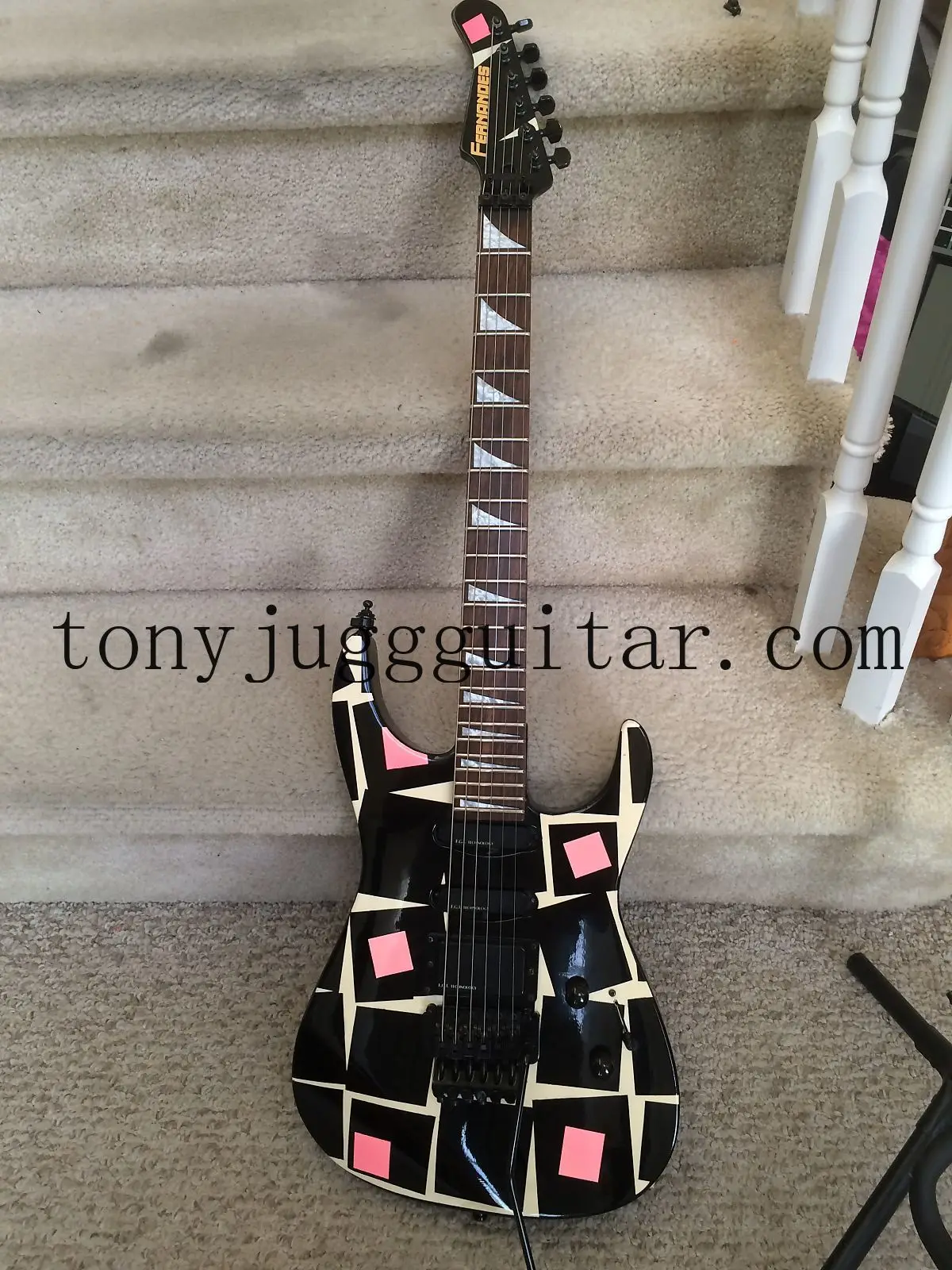 

Цифровая Электрическая гитара Фернандес Адриан Ванденберг, модель 1986 квадратов, графика, Floyd Rose Tremolo мост, черная фурнитура,