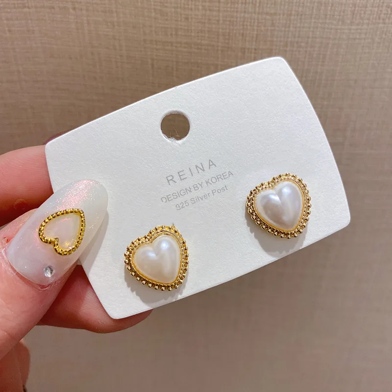 

Baroque Heart Earrings for Ladies Simulated Pearl Vintage Women's Stud Earrings Korean Fashion Exquisite Ear Jewelry brincos