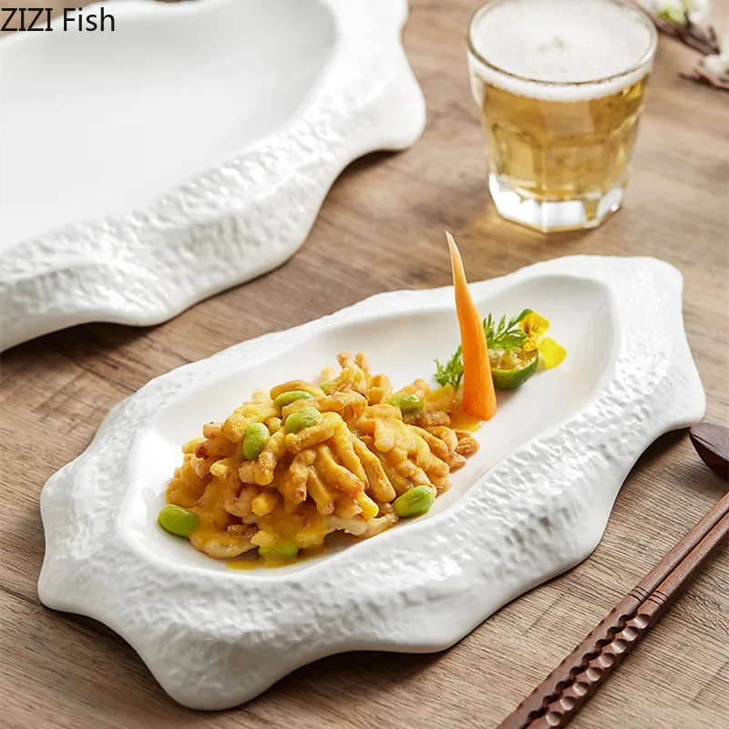 Керамическая тарелка неправильной формы десертная креативная белая посуда для