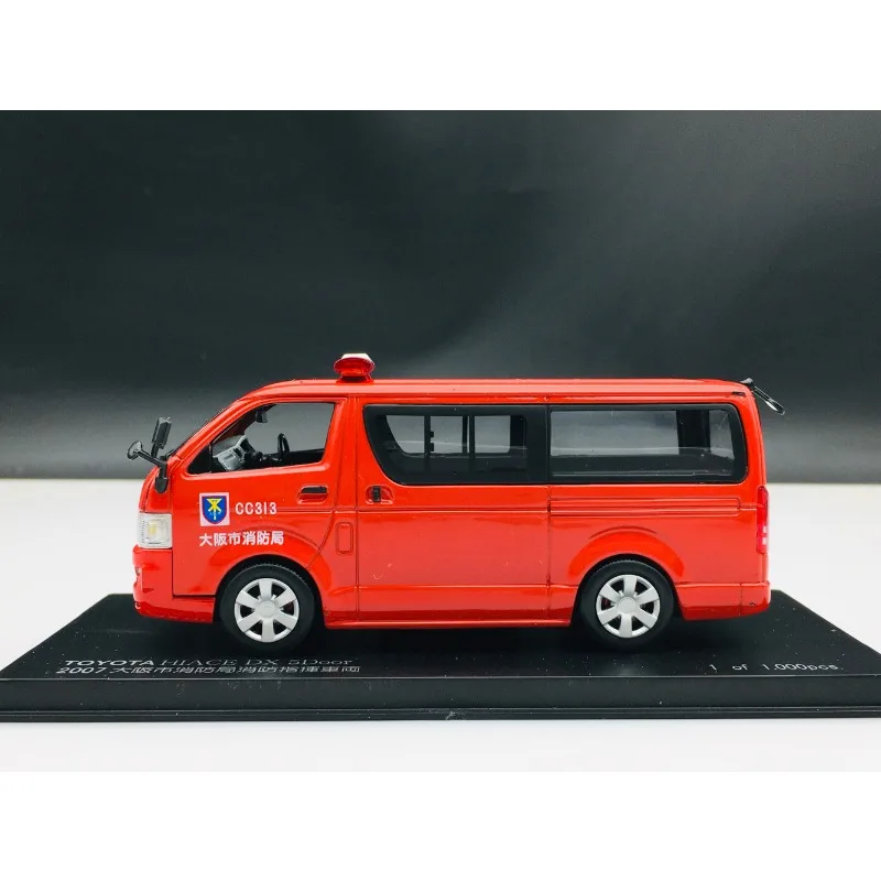 Фото Металлическая модель автомобиля CARNEL HIACE в масштабе 1:43 №2