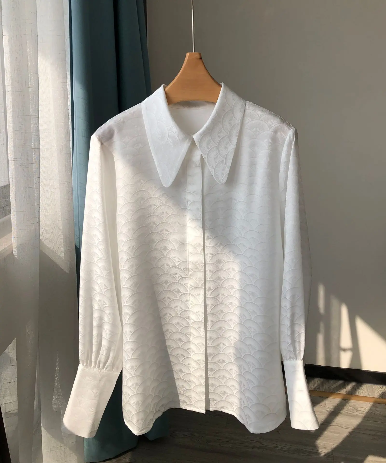 

100% Silk Women Jacquard Blouse 2022 Early Spring new Stain Single Breasted Chemise OL Turn-down Collar Shirt tops