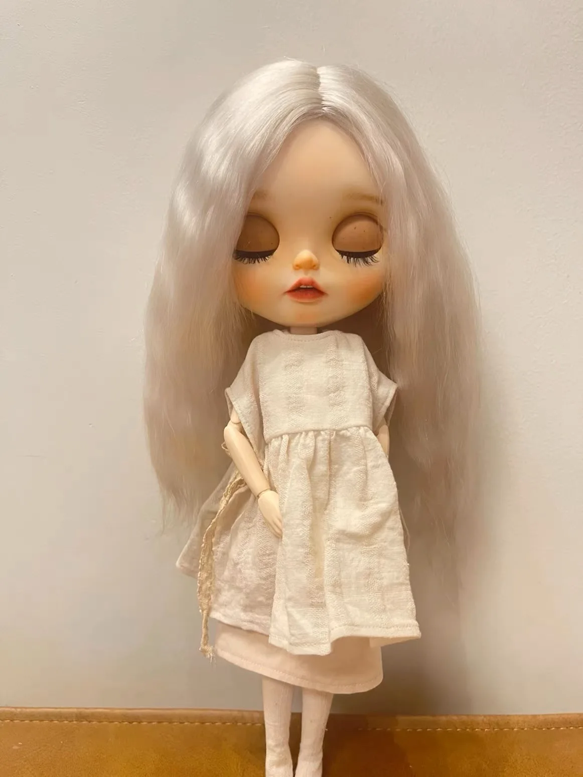 

Doll Wigs for Blythe Qbaby natural long white Mohair Microvolumes curls 9-10 inch head circumstance Free Shipping