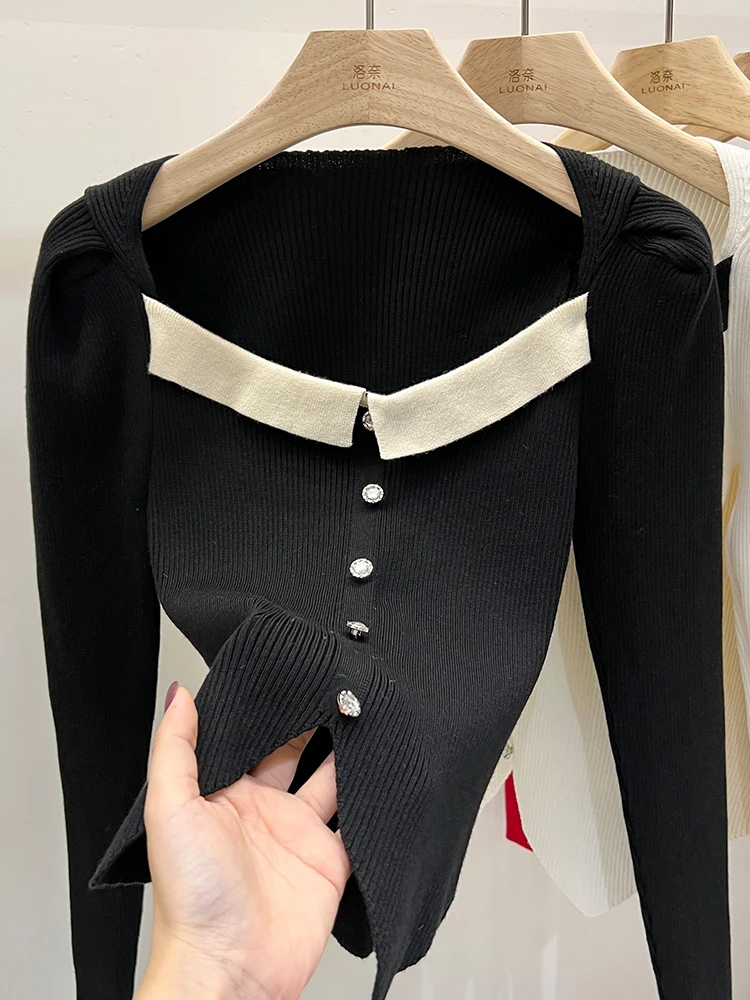 

Женский трикотажный однобортный свитер с открытыми плечами и длинным рукавом