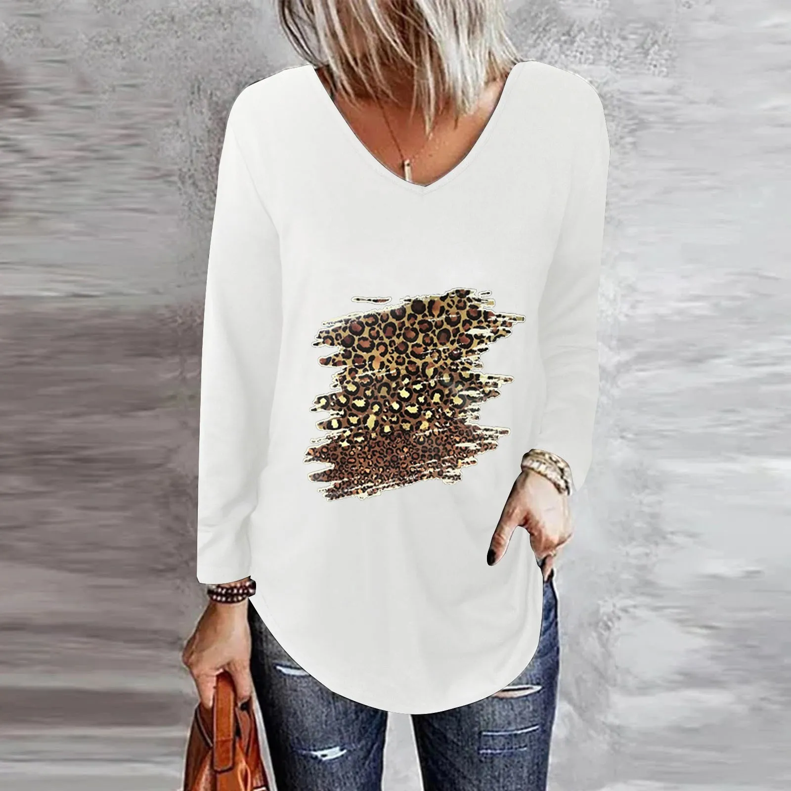 

Женская Повседневная рубашка с принтом, весенне-осенние фиолетовые рубашки с V-образным вырезом, женские милые футболки с длинным рукавом д...